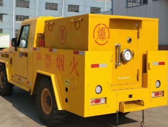 石龙凯龙爆破器材运输车：保障爆破任务的安全运行